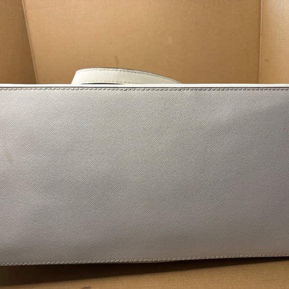 Michael Kors Violet Leather Large Carryall Tote Bag Purse Optic White - Picture 6 of 8